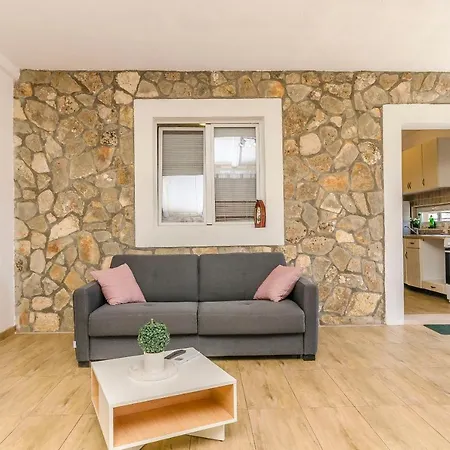 بيت للعطل House Hacienda *