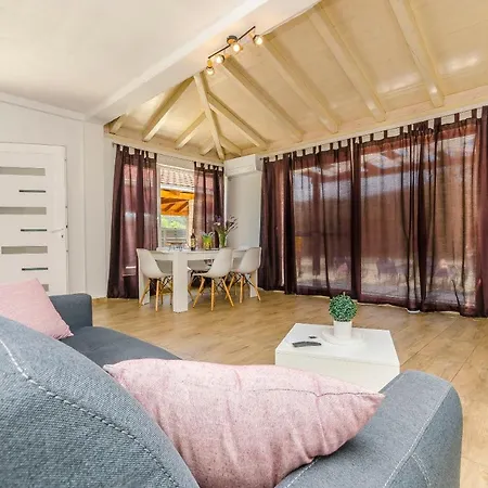 House Hacienda Feriehus Tribalj