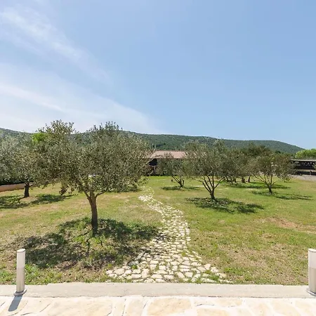 بيت للعطل House Hacienda Tribalj