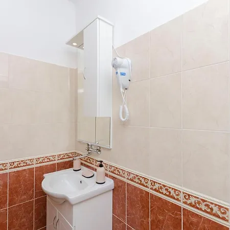 بيت للعطل House Hacienda